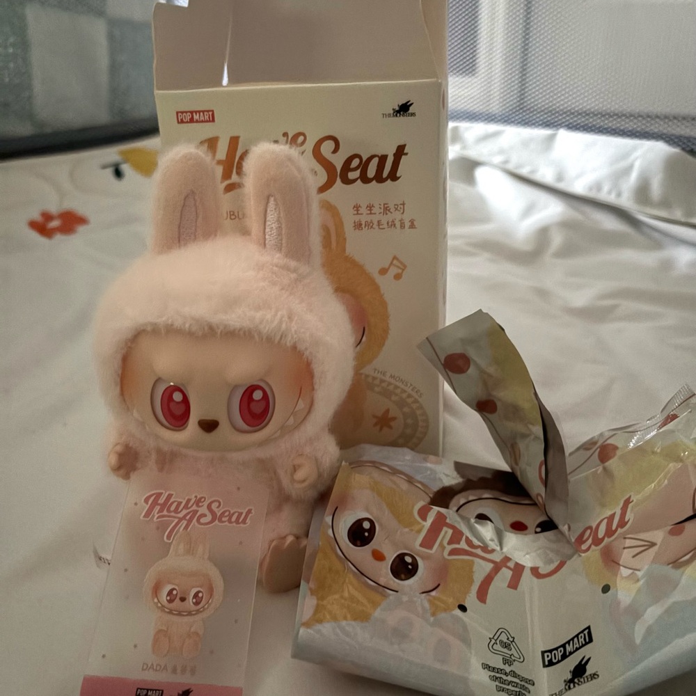 Pop Mart Labubu 'Have A Seat' Dada Charm Keychain Figurine